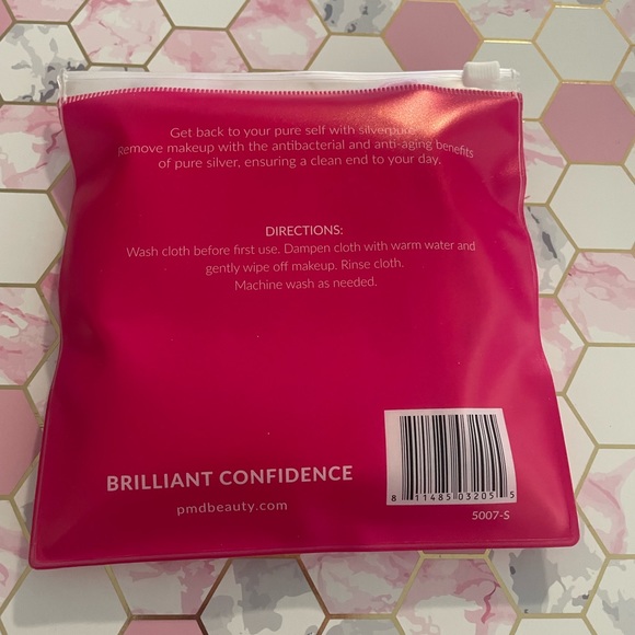 2/$25 PMD Silverpure Makeup Cloth - Picture 2 of 2